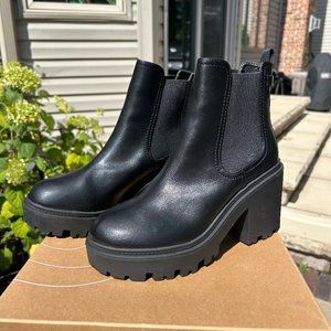 Urban Outfitters Chloe Chelsea Timeless Black Boot